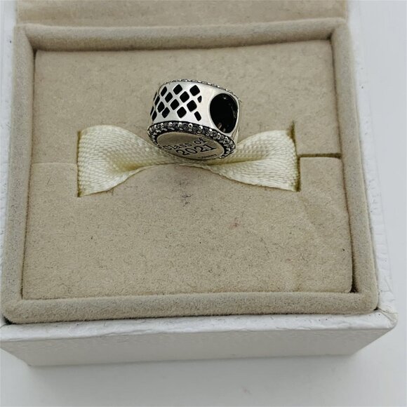 🔥🔥Pandora Disney Mickey Graduation Class of 2021 Charm S925 Sterling Silver - Picture 3 of 6